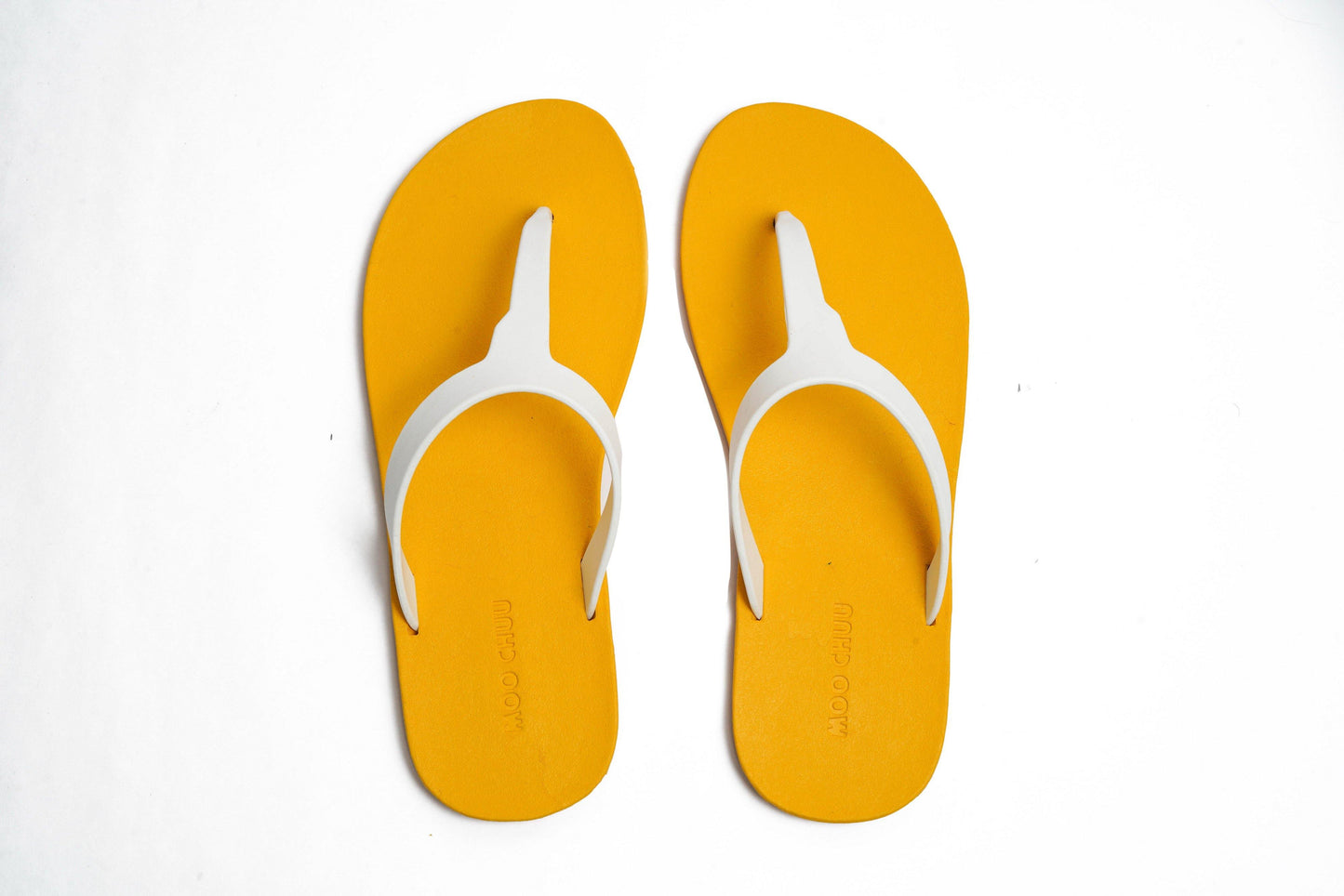 THONGS SEMELLE JAUNE ET LANIÈRE BLANCHE