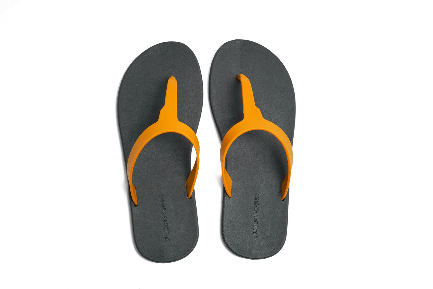 THONGS SEMELLE NOIR ET LANIÈRE CARAMEL