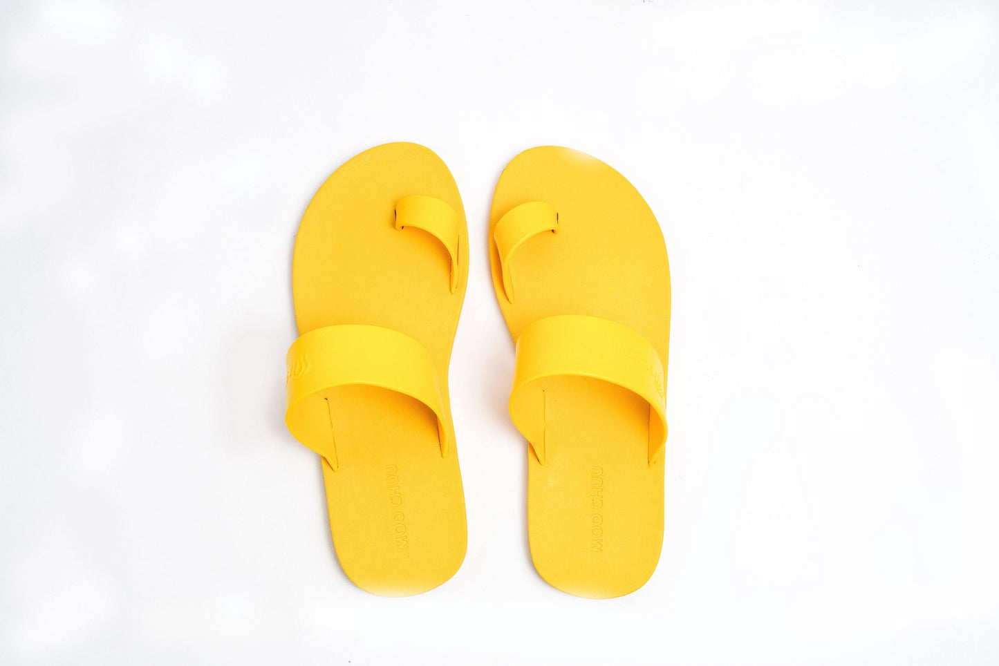 PORT THUMB SEMELLE JAUNE ET LANIÈRE JAUNE