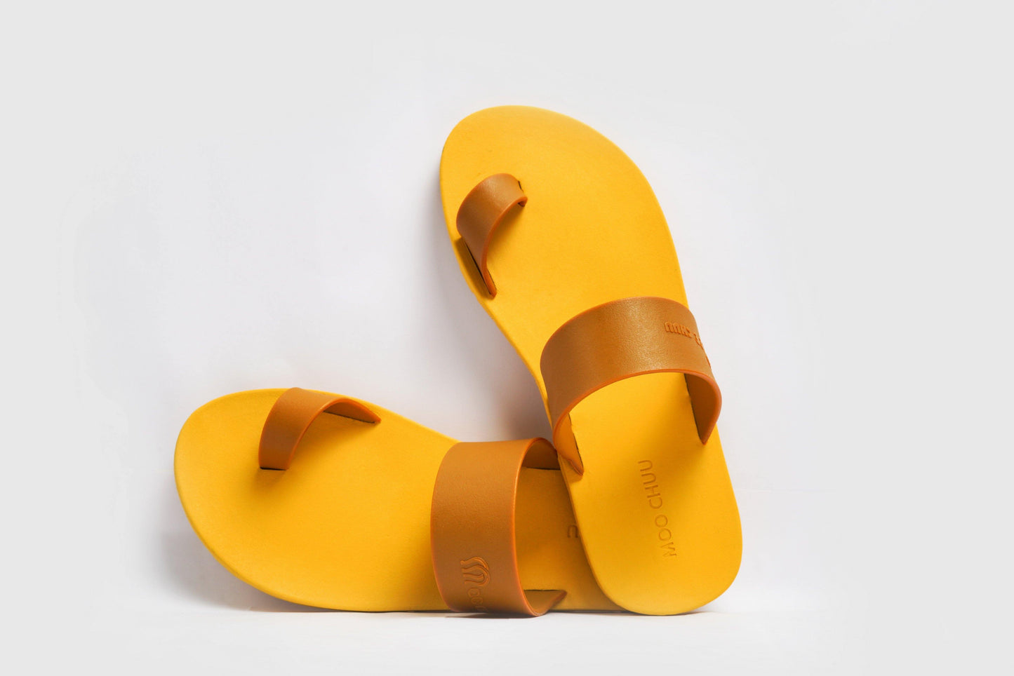 PORT THUMB SEMELLE JAUNE ET LANIÈRE CARAMEL