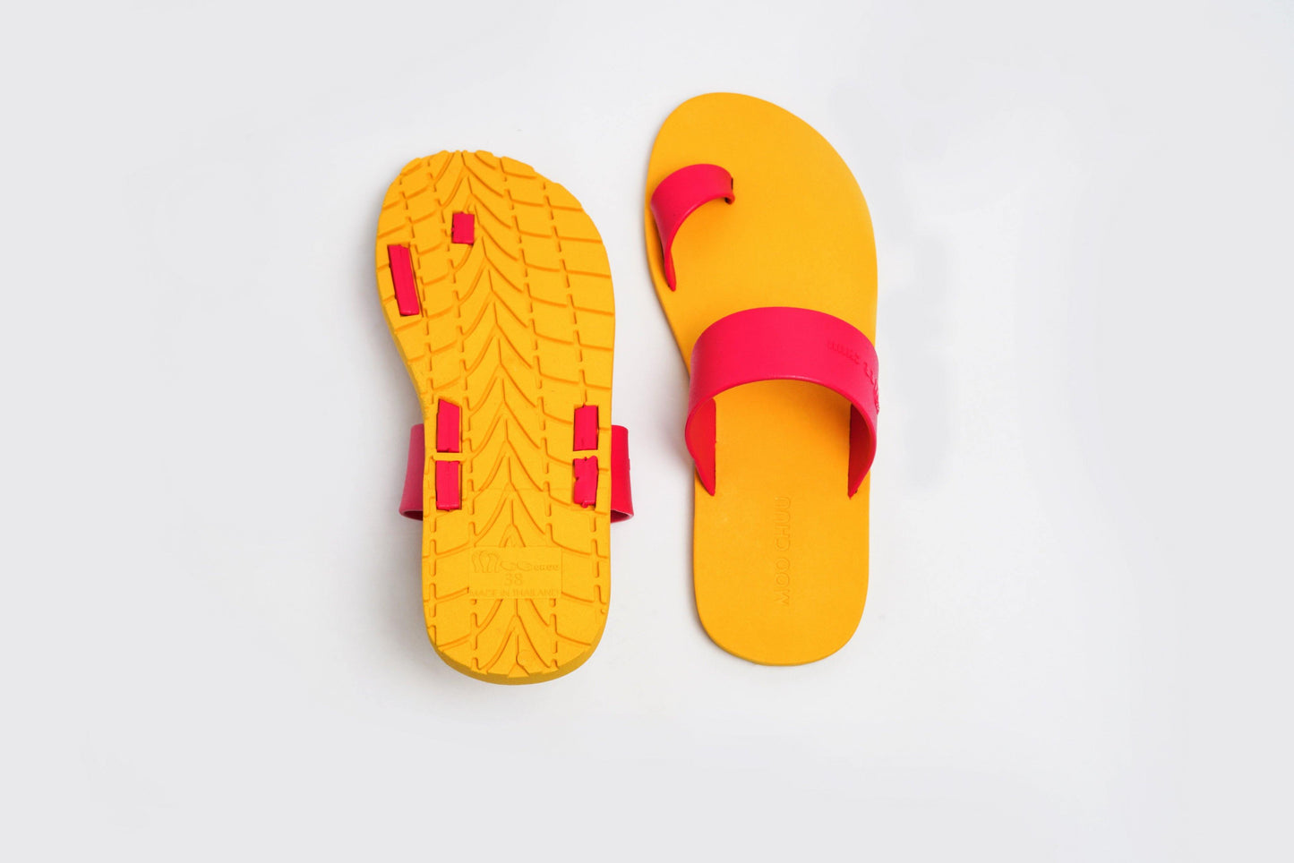 PORT THUMB SEMELLE JAUNE ET LANIÈRE ROSE
