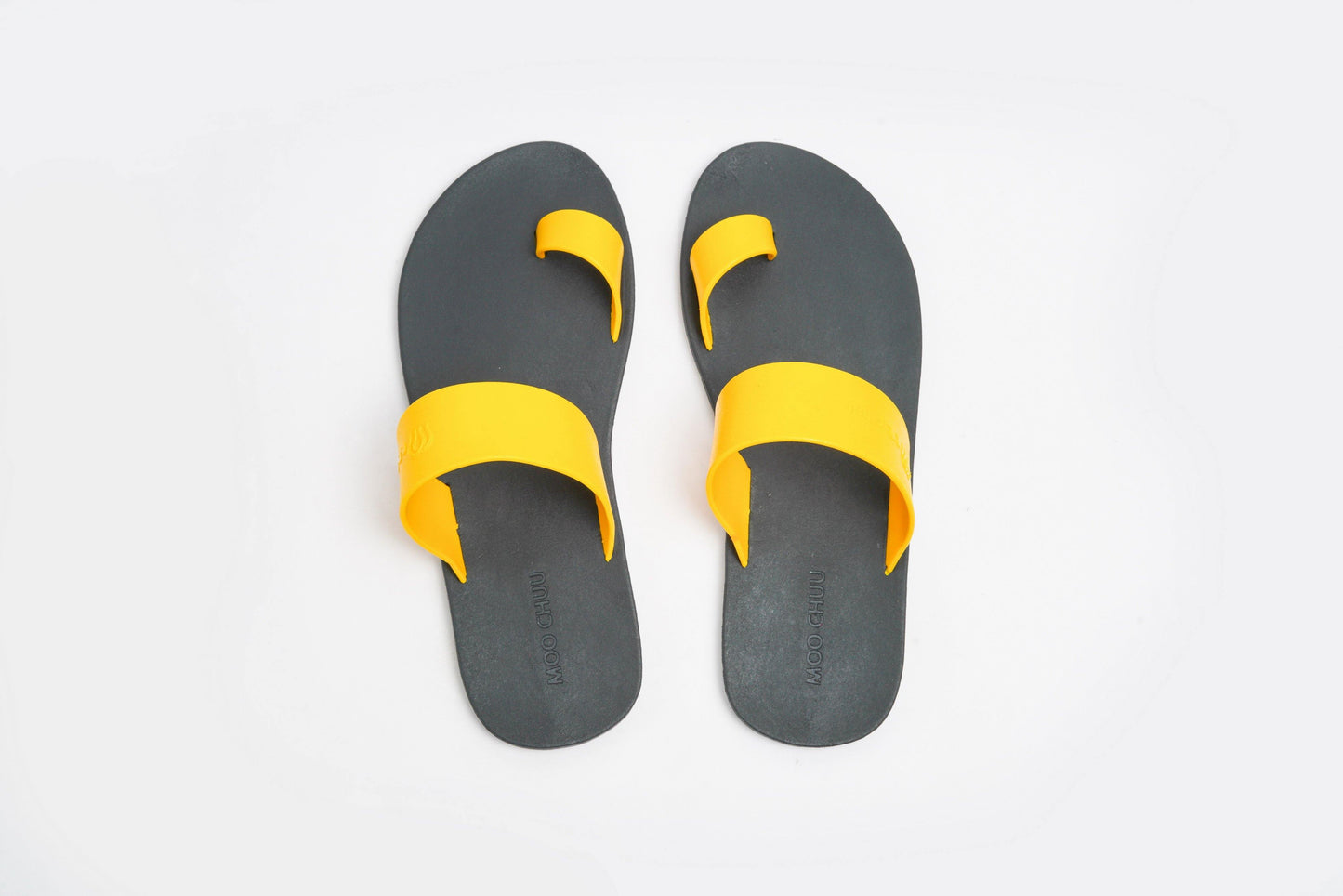 PORT THUMB SEMELLE NOIR ET LANIÈRE JAUNE