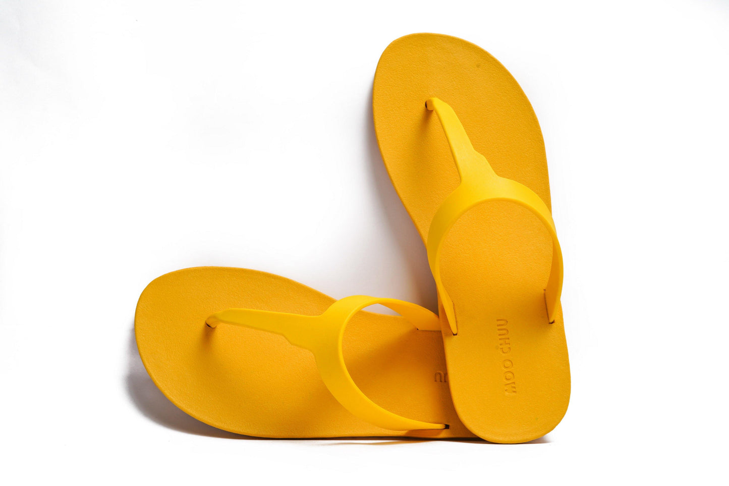 THONGS SEMELLE JAUNE ET LANIÈRE JAUNE