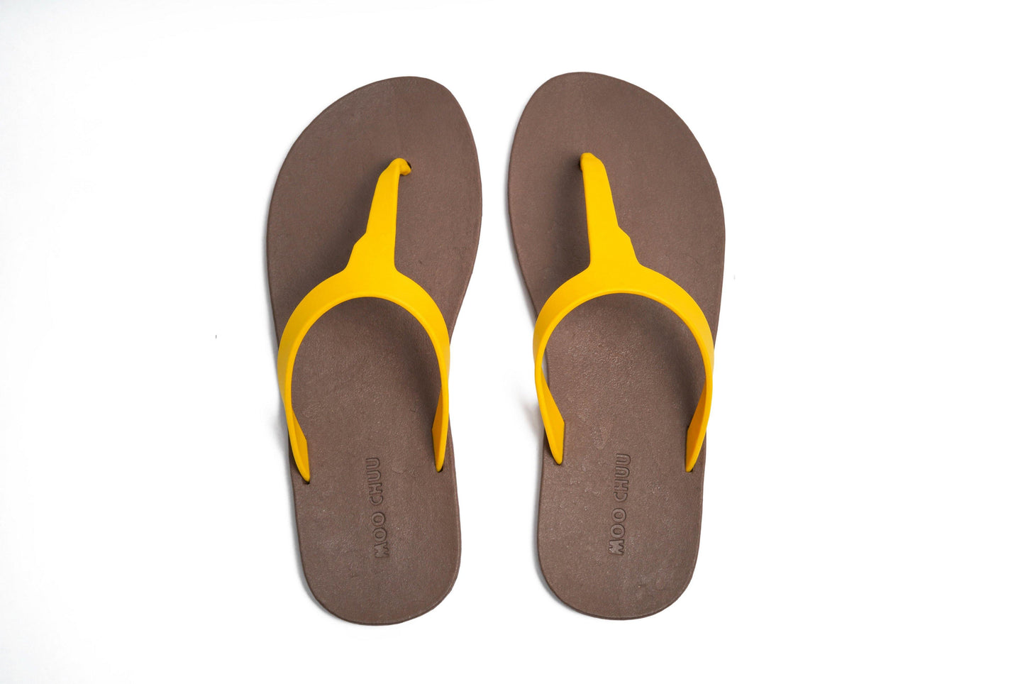 THONGS SEMELLE MARRON ET LANIÈRE JAUNE