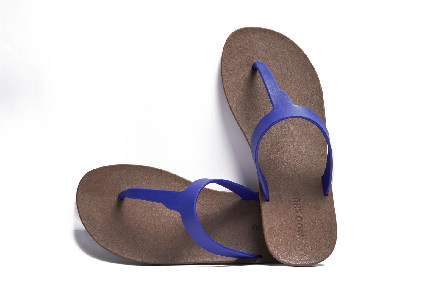 THONGS SEMELLE MARRON ET LANIÈRE BLEU