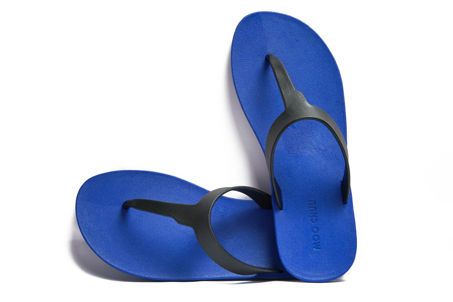 THONGS SEMELLE BLEU ET LANIÈRE NOIR