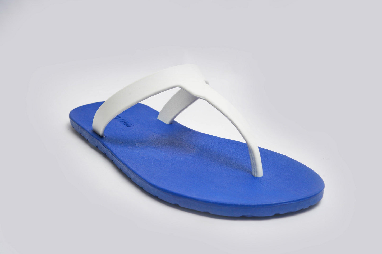 THONGS SEMELLE BLEU ET LANIÈRE BLANCHE