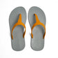 THONGS SEMELLE GRISE ET LANIÈRE CARAMEL