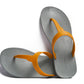 THONGS SEMELLE GRISE ET LANIÈRE CARAMEL