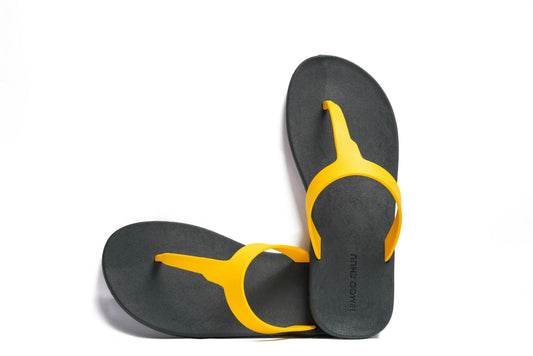 THONGS SEMELLE NOIR ET LANIÈRE JAUNE